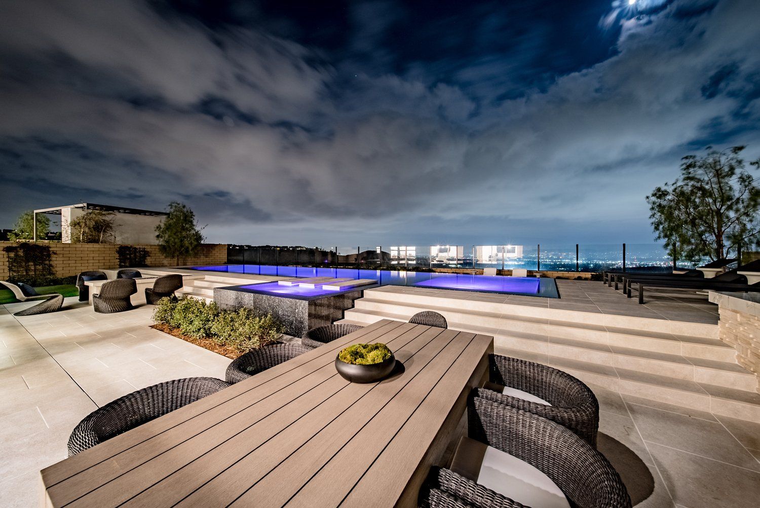 Luxury Swimming pool in Chatsworth, CA.