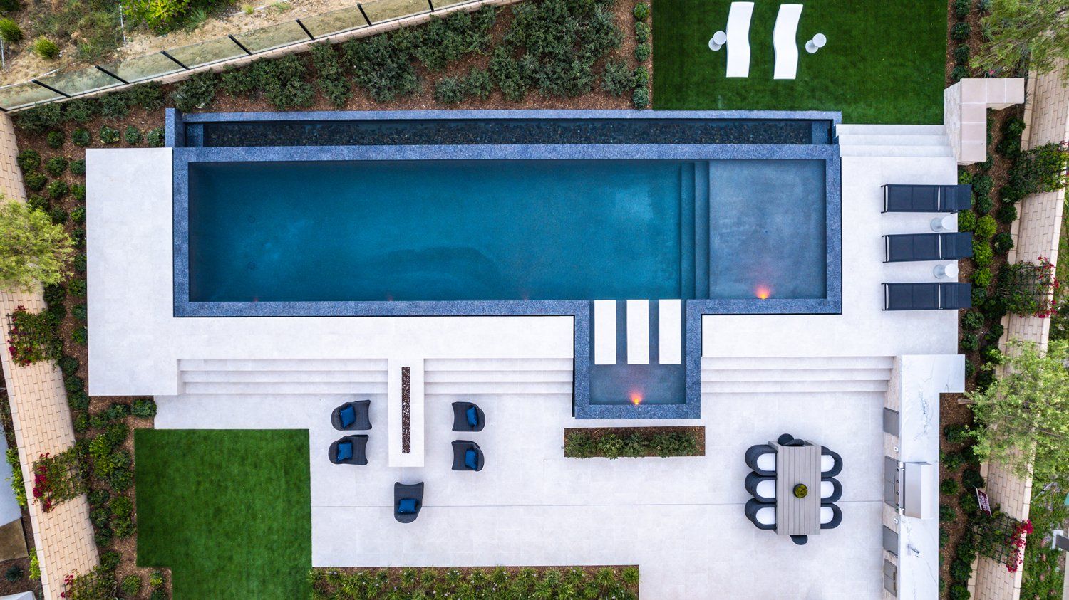 Luxury Swimming pool in Chatsworth, CA.
