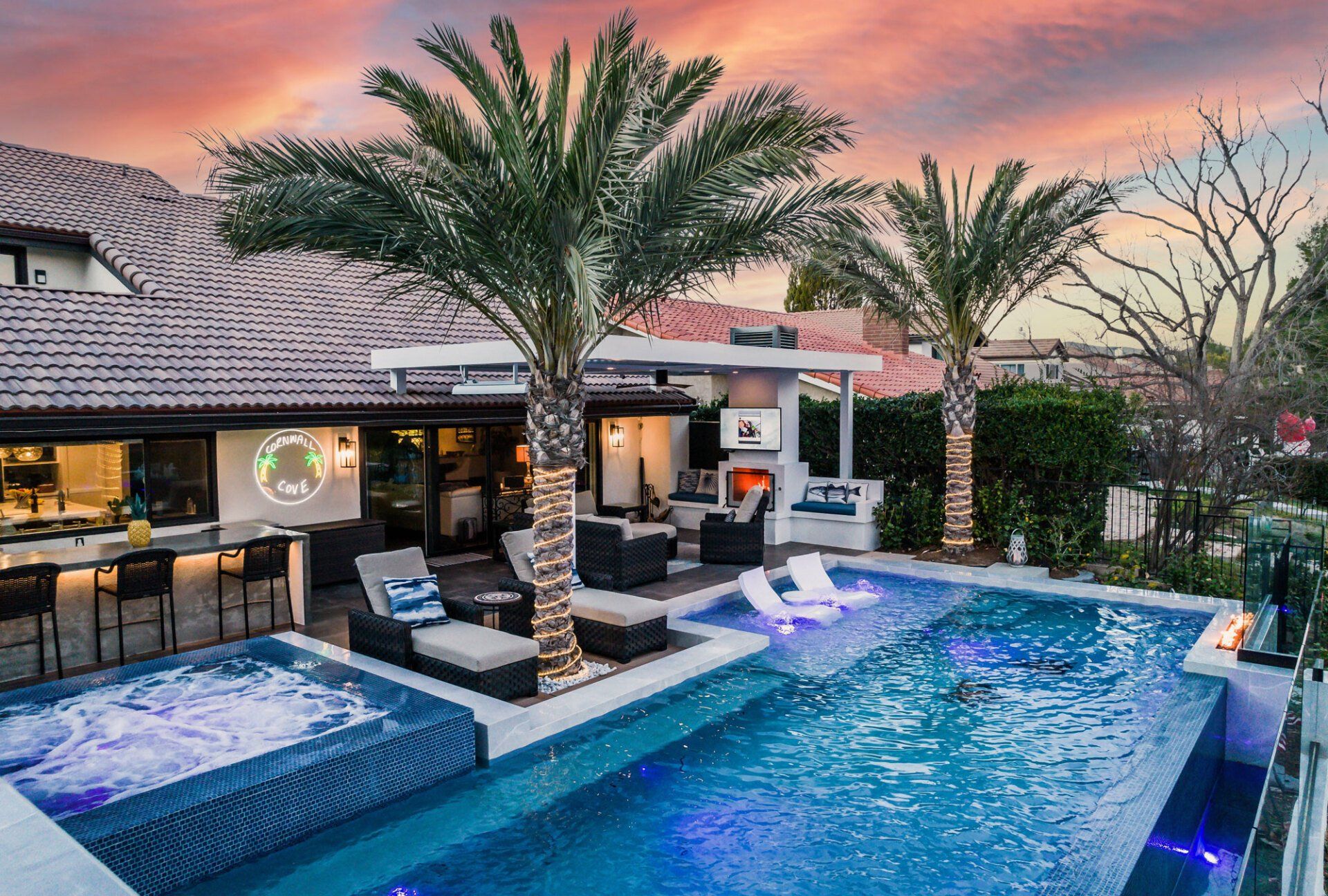 Luxury Swimming pool in Westlake Village, CA.
