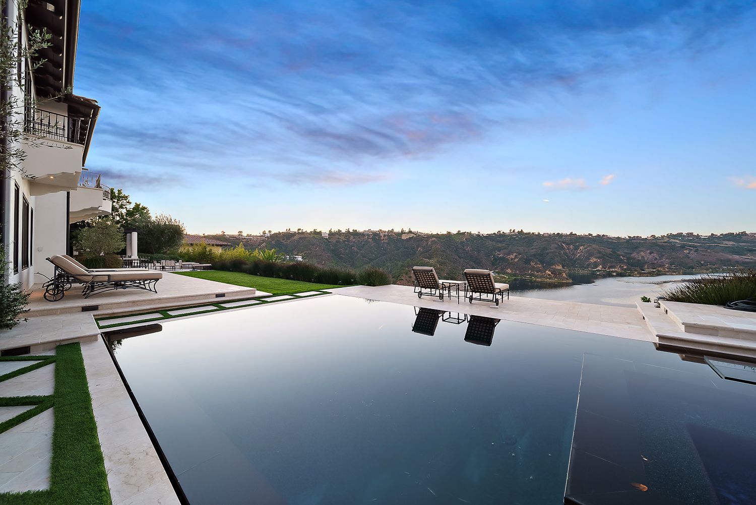 custom pool overlooking lake in Los Angeles, CA.