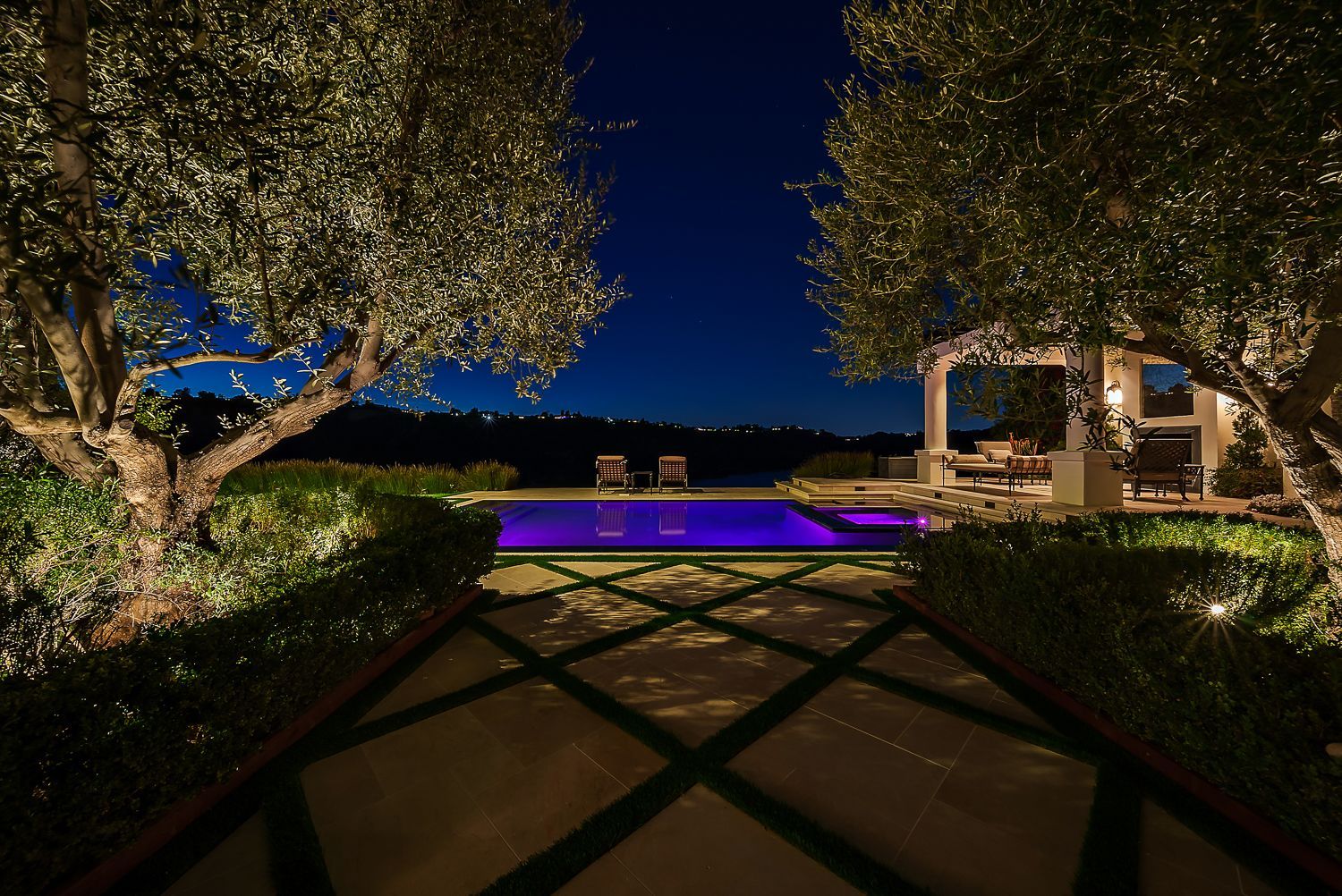 custom pool overlooking lake in Los Angeles, CA.