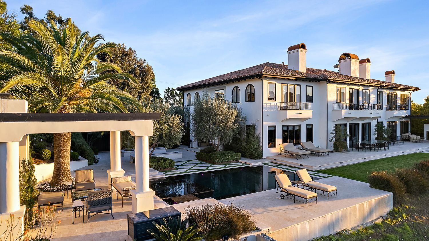 custom pool overlooking lake in Los Angeles, CA.