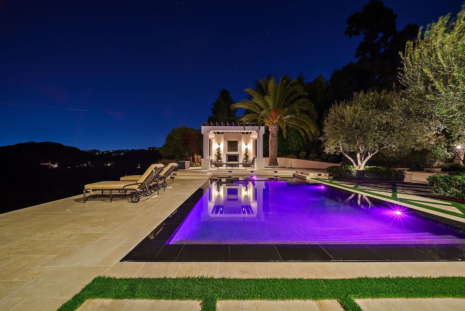 custom pool overlooking lake in Los Angeles, CA.