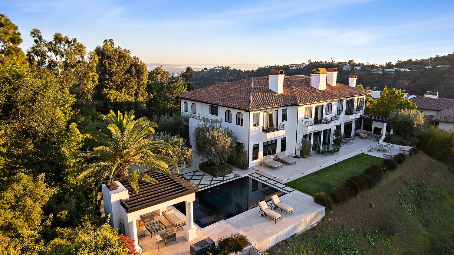 custom pool overlooking lake in Los Angeles, CA.