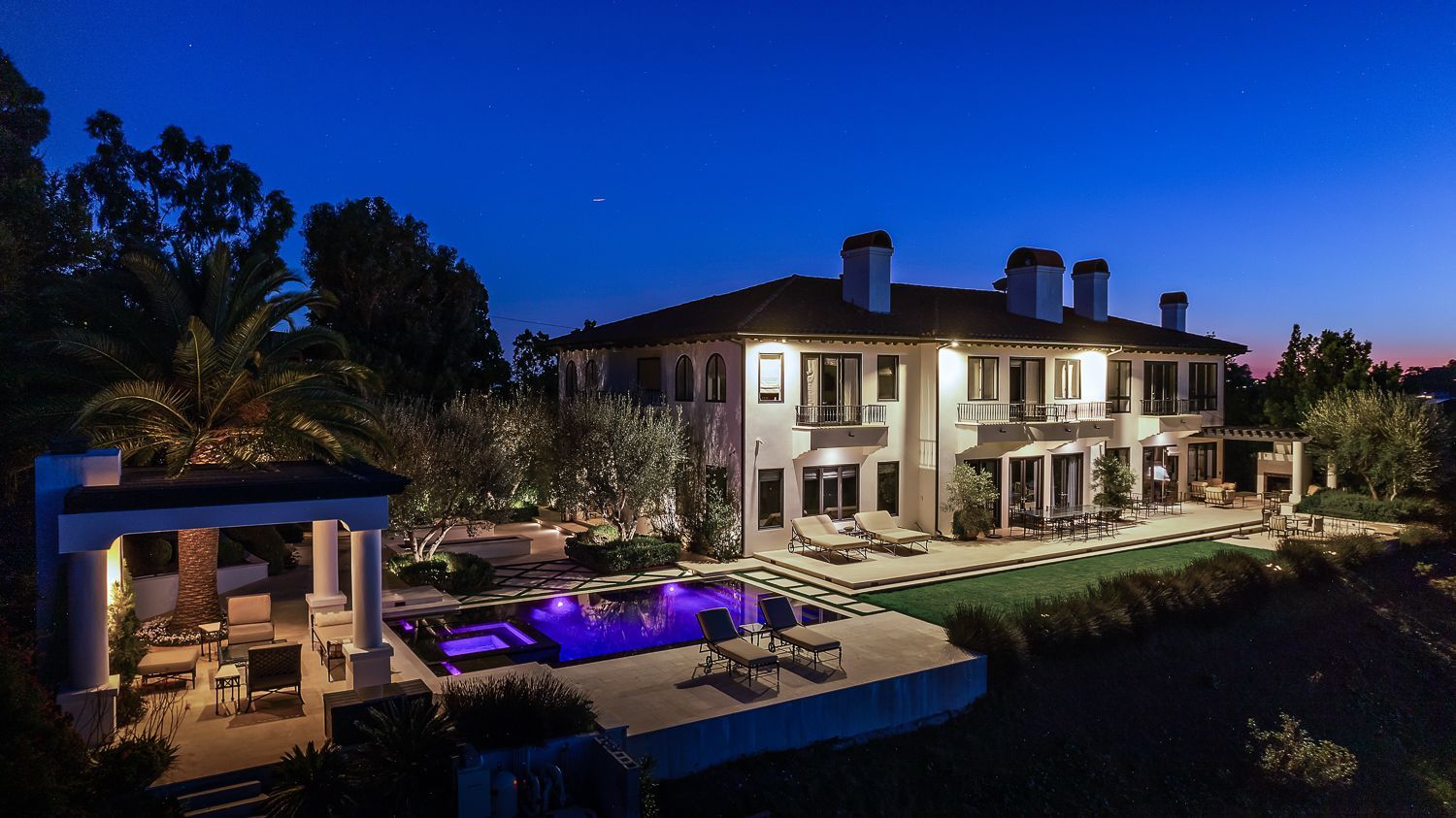 custom pool overlooking lake in Los Angeles, CA.