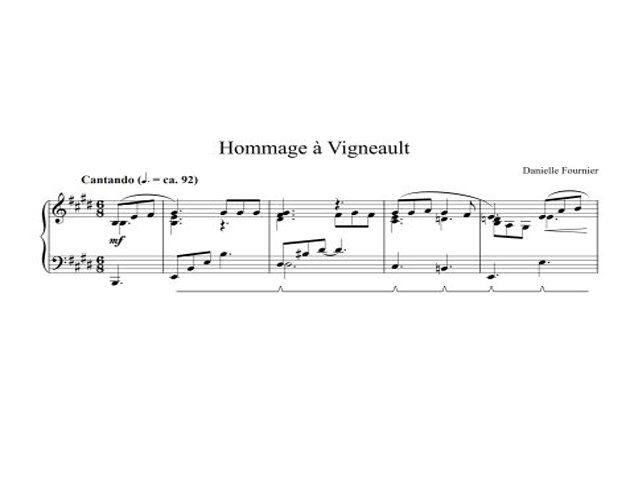 Une partition pour hommage à un vigneault sur un piano.