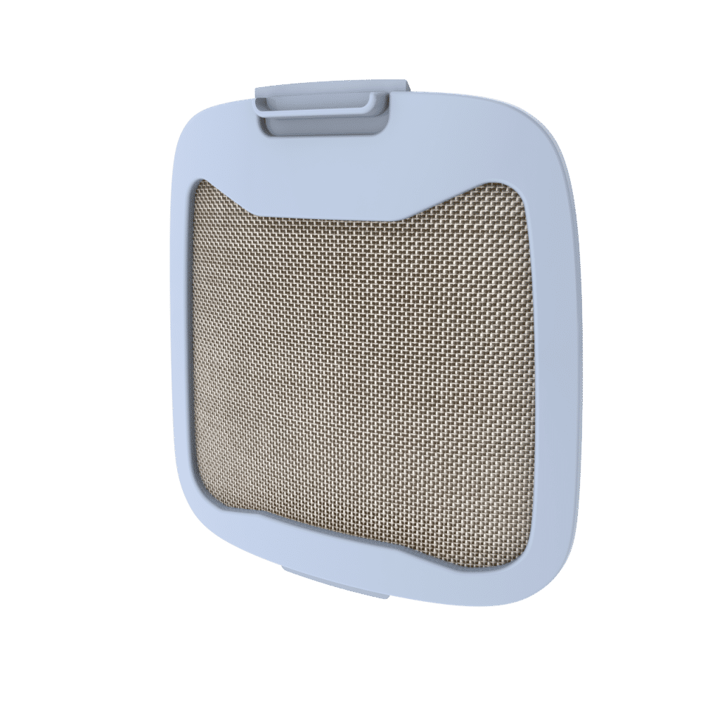 Puerta para mascotas o panel de malla cuadrada azul claro con pestillo superior gris.