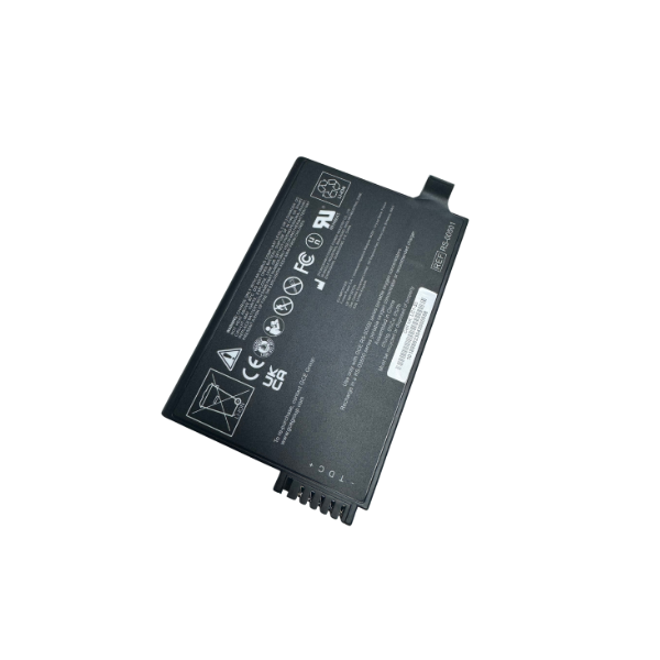 Paquete de baterías de iones de litio GCE de 14,4 V de color negro, aislado sobre un fondo blanco.