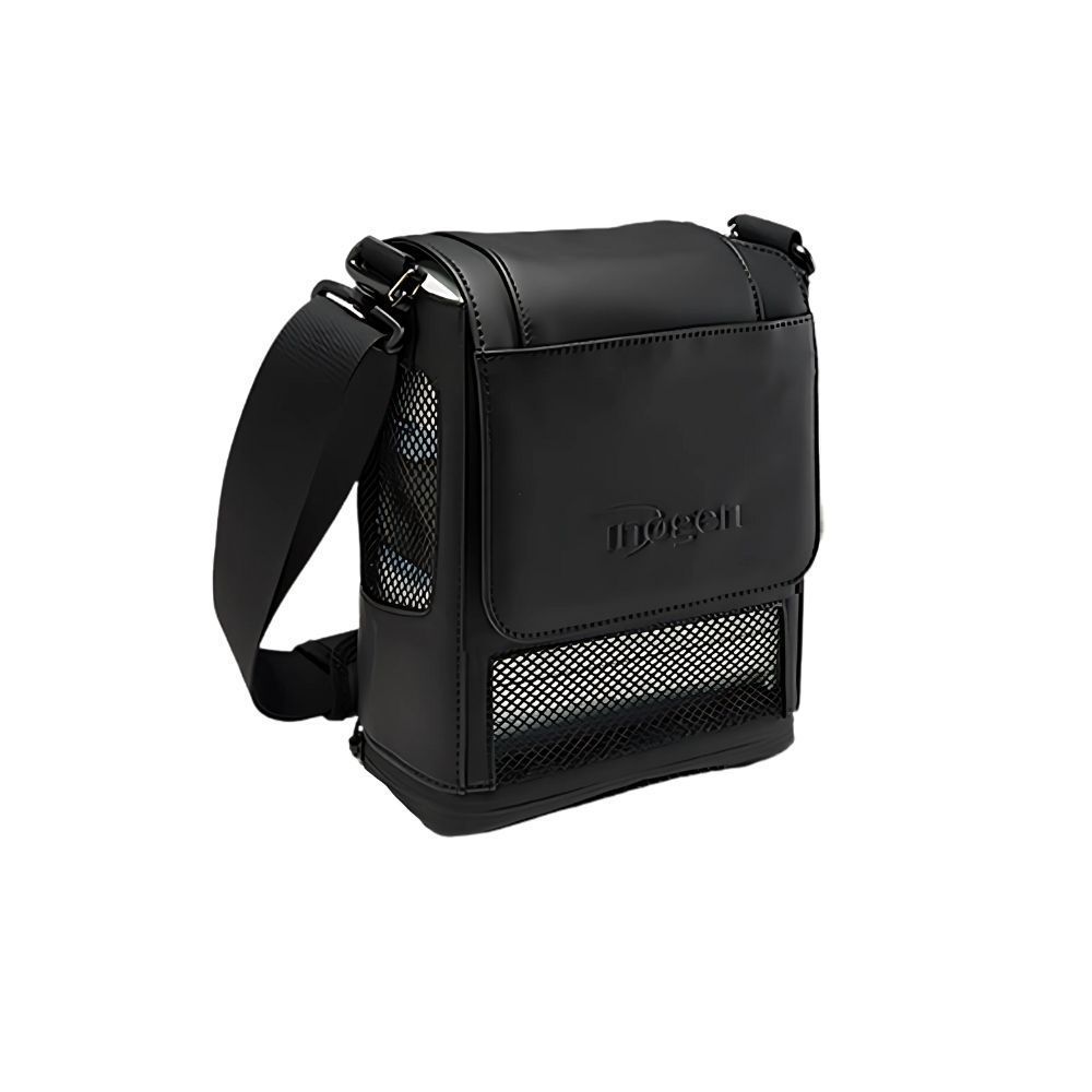 Dispositivo de audición asistida blanco y negro con pantalla y controles, montado sobre un soporte con bolsa de transporte.