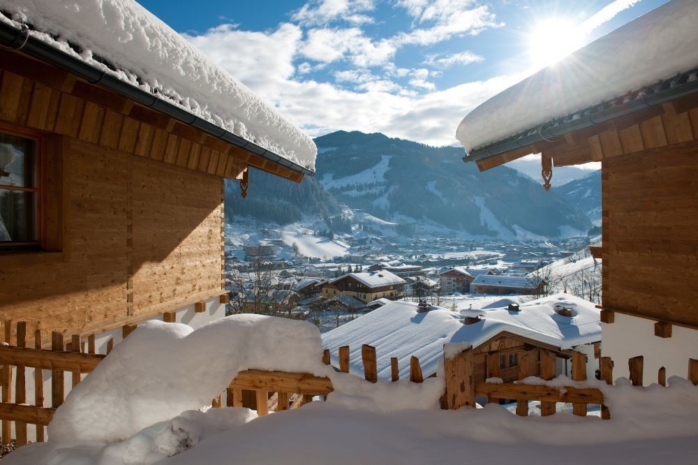 das verschneite Tauernchalet Hochalmspitz