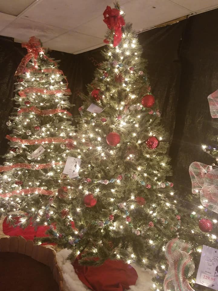 Homestead Pools and Spas Christmas Tree display in Northeast Ohio