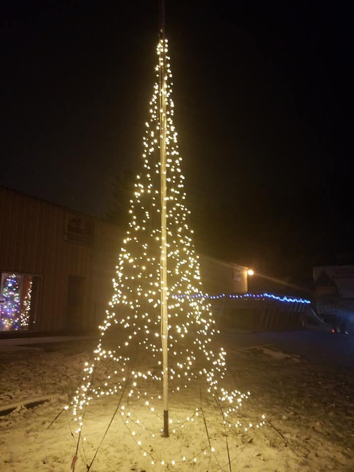 Homestead Pools and Spas Christmas Tree decor in Salem Ohio