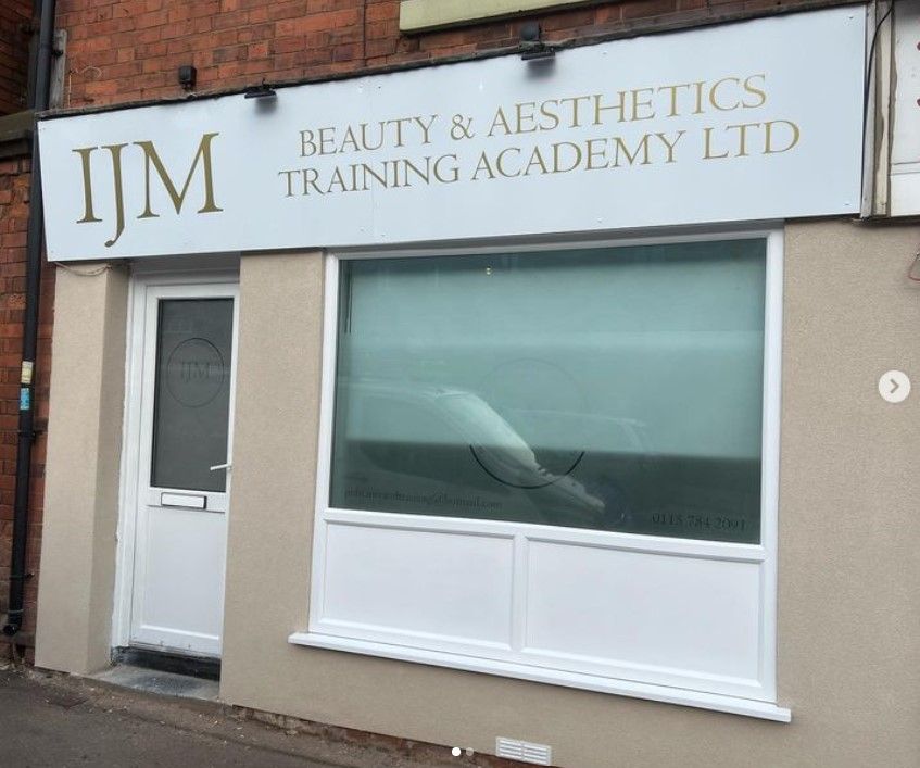 Spray Maestro after a shop front respray of the walls and sign board