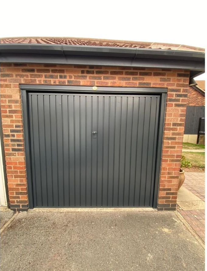 The Killisick garage door after spraying anthracite grey