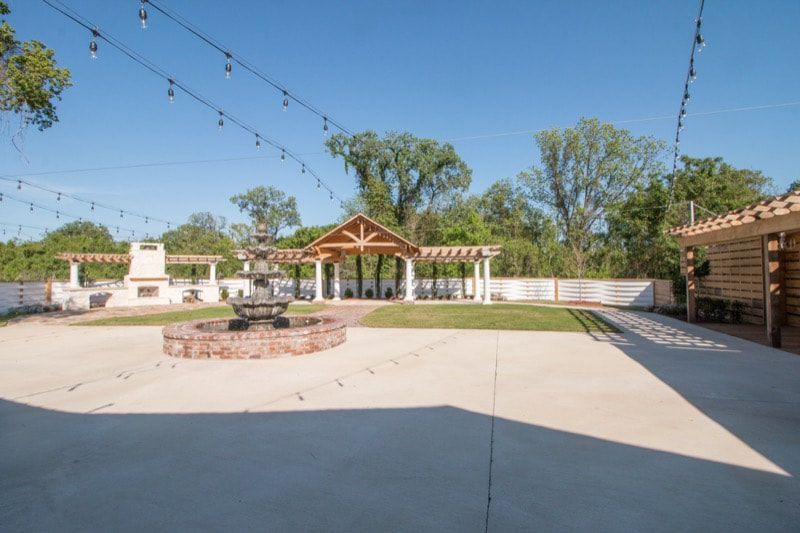 There is a fountain in the middle of the yard.