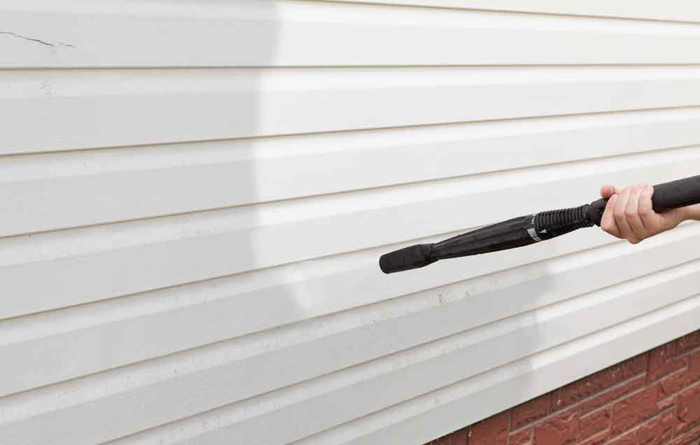 Cleaning The Mold From The Vinyl Siding