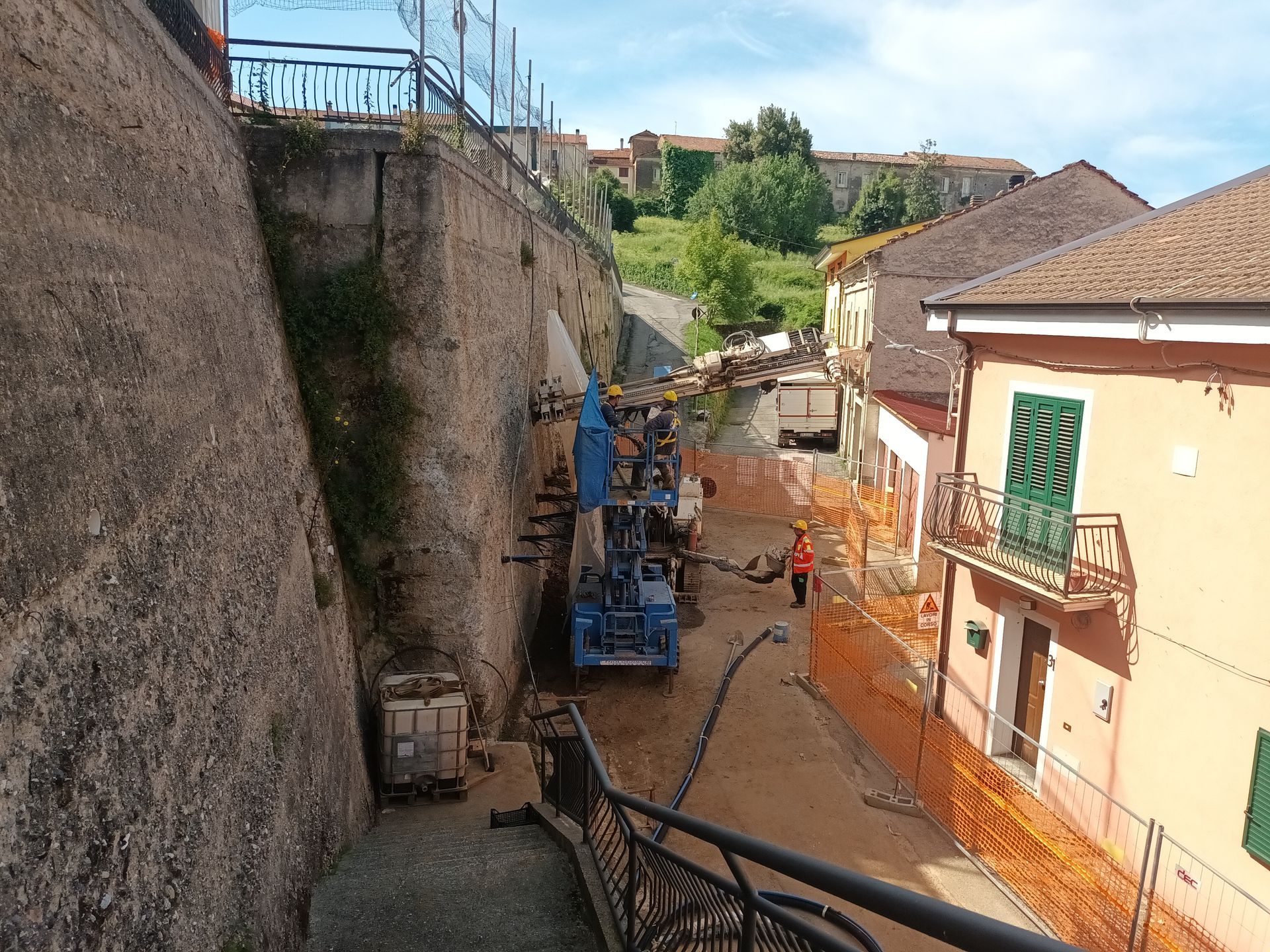 inserimento di sonde termiche su un terreno