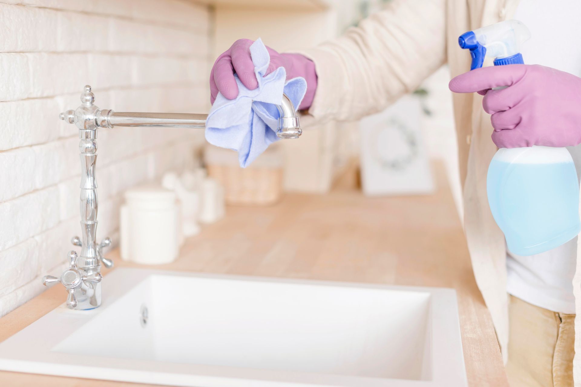 man cleaning the kitchen sink