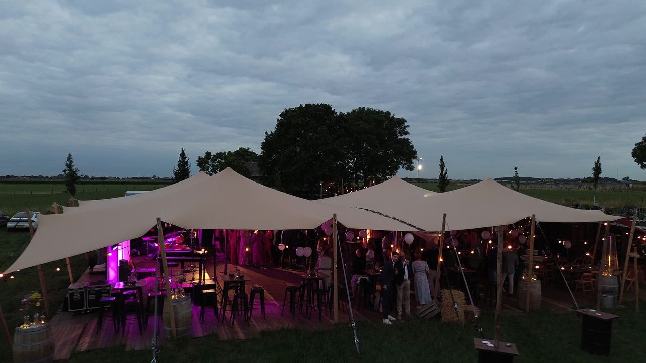 De verlichte stretchtenten van dichtbij