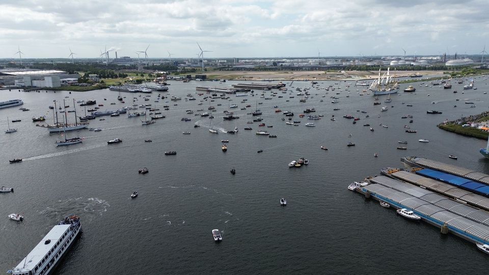 Boten op het water tijdens SAIL