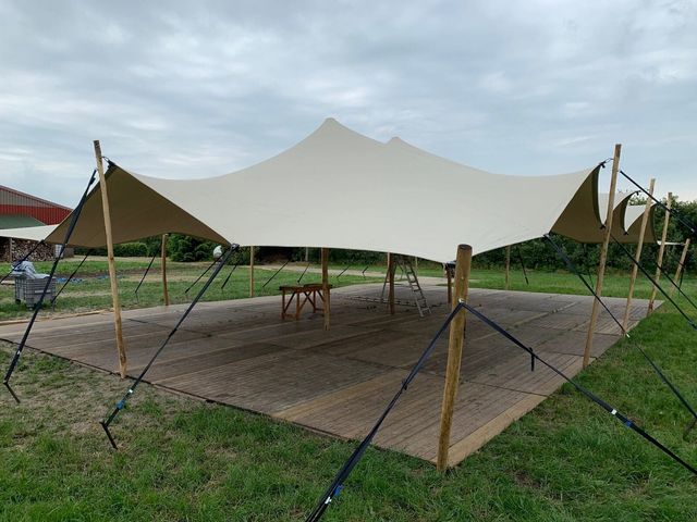 Stretchtent met houten vlondervloer