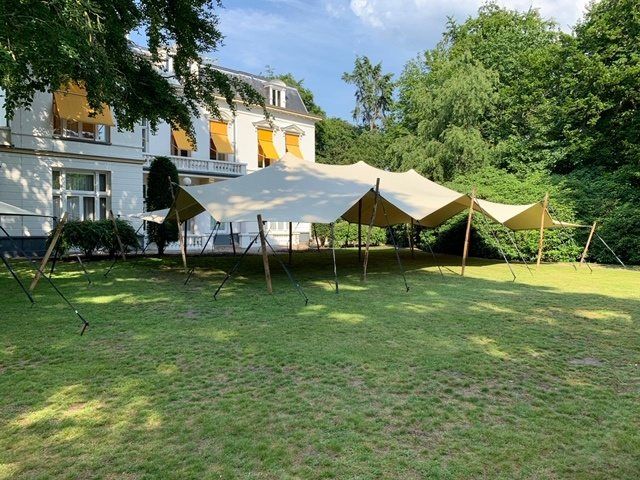 Stretchtent van 10 × 15 meter voor een villa