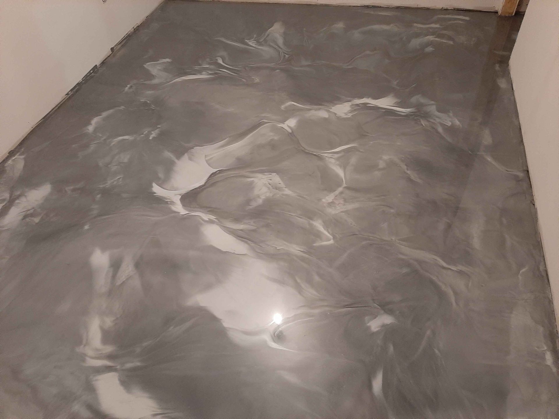 A gray and white marble floor in a room.