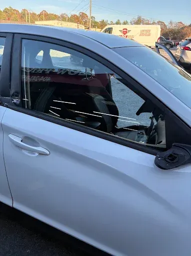 Mobile car window replacement in Atlanta, GA Mobile car window replacement in Atlanta, GA