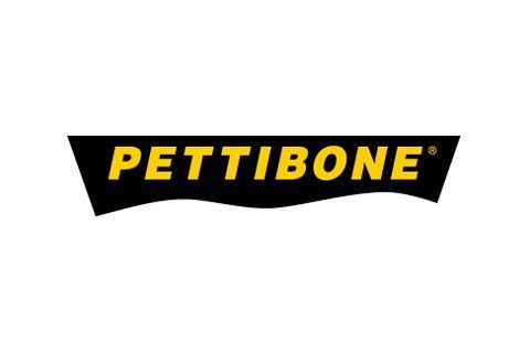Logotipo de Pettibone en texto amarillo sobre una pancarta negra.