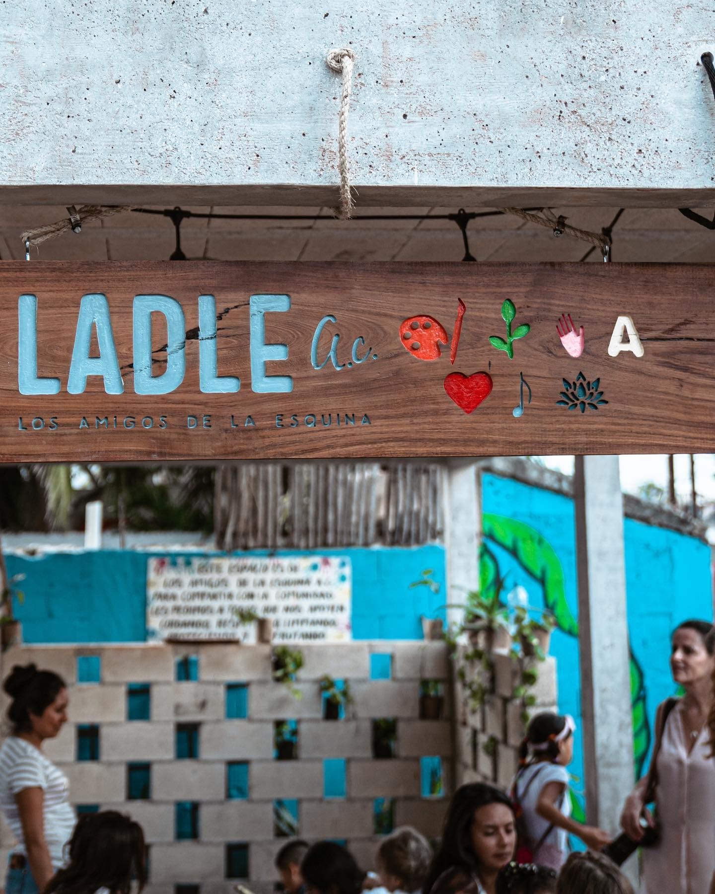 Los Amigos De La Esquina A.C LADLE center
