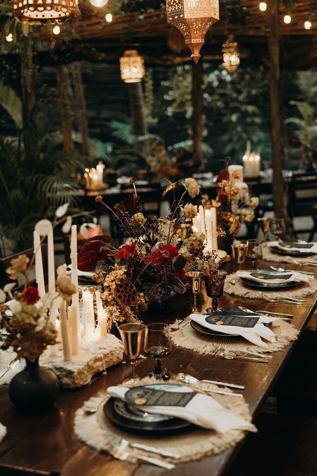 Wedding tableware with a boho beautiful decor