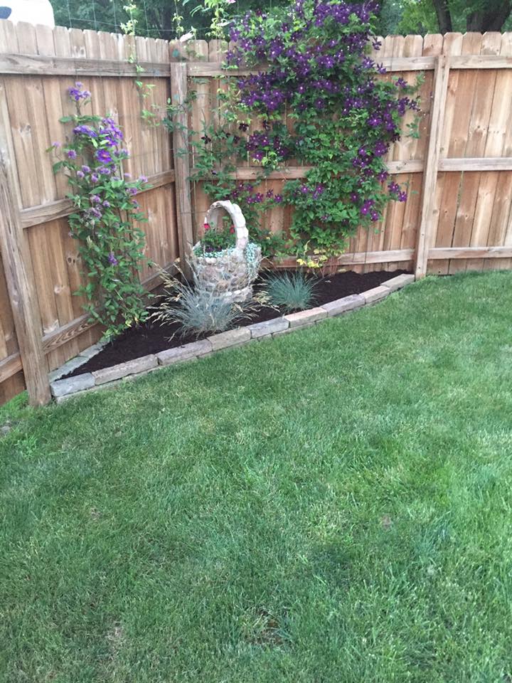 Garden With Mulch — Alliance, OH — Delmoro Landscaping