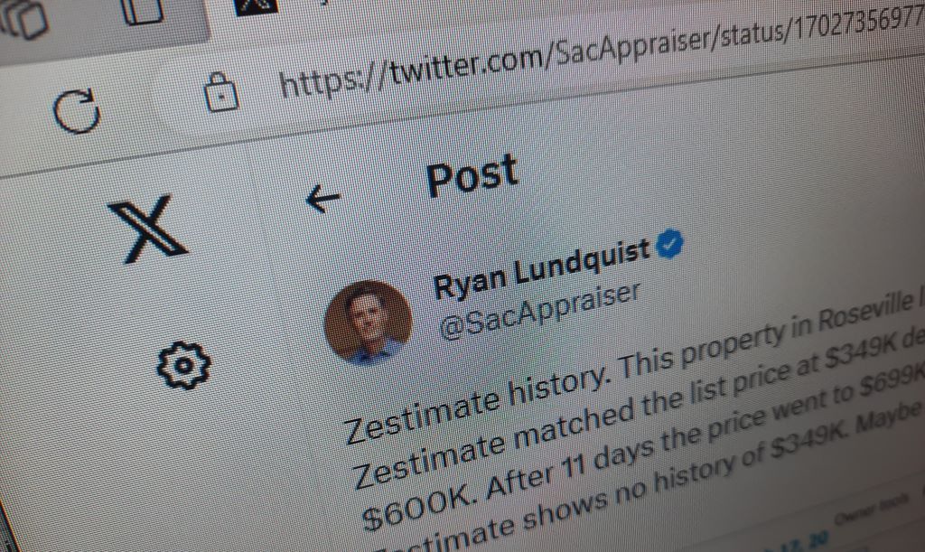 Screenshot of a Twitter post by Ryan Lundquist, discussing a property's Zestimate history and price changes.