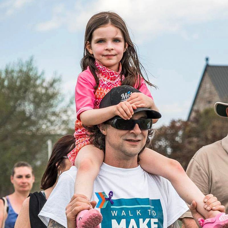 Fille avec son papa à la Marche