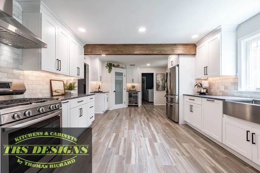 A kitchen with cabinets and appliances.