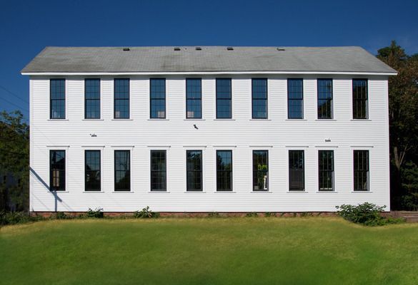A large white building with a lot of windows