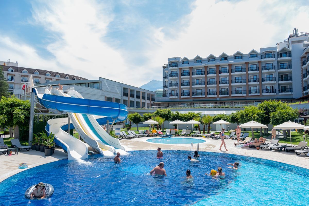 Fore Resort Swimming pool with waterslides