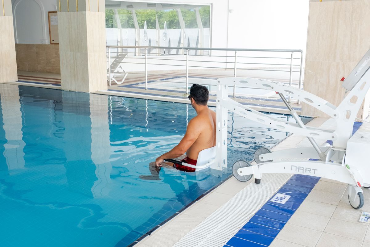 Fore Resort  | Swimming pool baywatch