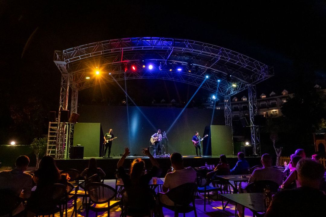 fore resort, entertainment