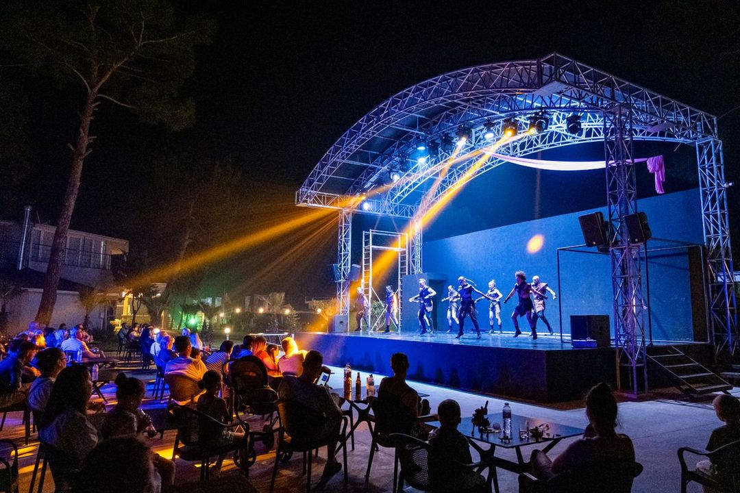 fore resort, entertainment