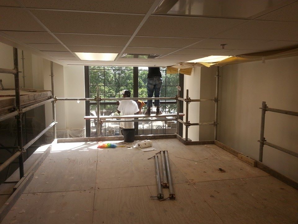 cleaning commercial window