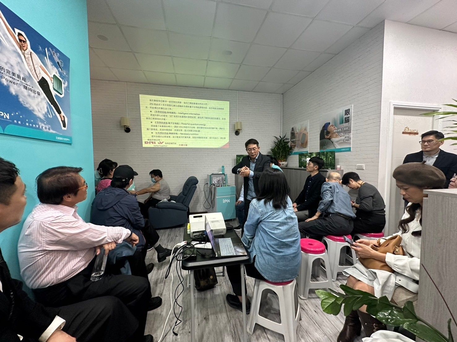 每個會期的企業參訪能深入了解會員的公司文化、營運模式與決策思維。透過與主管交流、觀察實際流程、體驗工作環境，會員夥伴能獲得第一手產業洞察，啟發合作機會，並為自身事業帶來新的策略靈感。