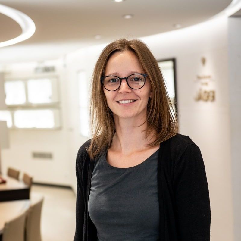 LAURA GASSER
Goldschmiedin