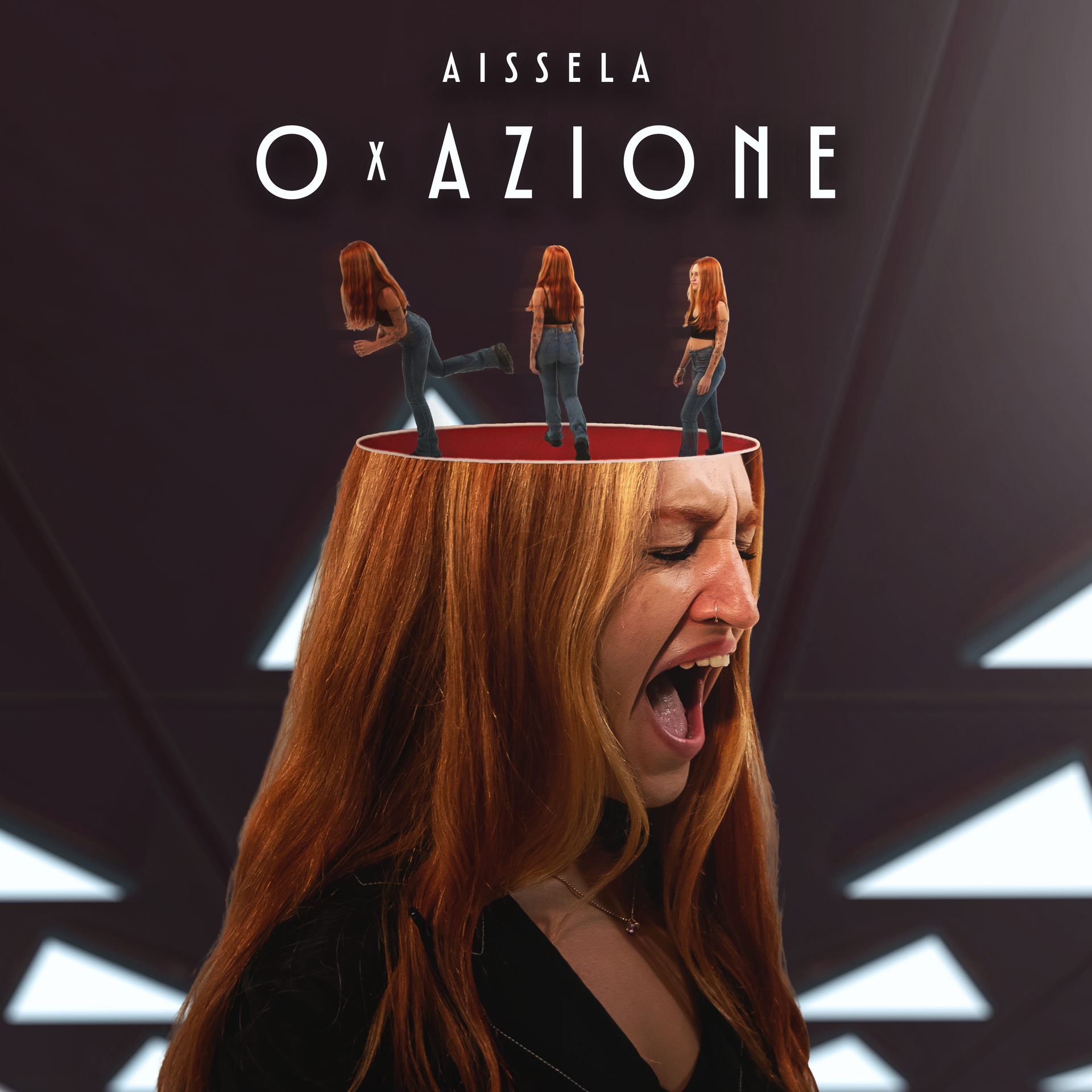 Una donna dai lunghi capelli rossi grida, con la parte superiore della testa scoperta, lasciando intravedere tre minuscole figure che camminano all'interno.