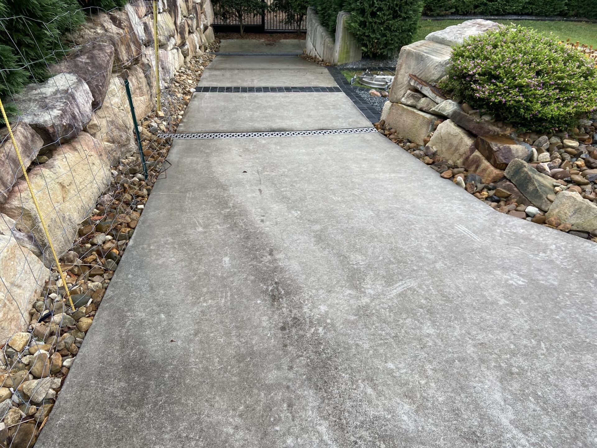 an image of a dirty driveway