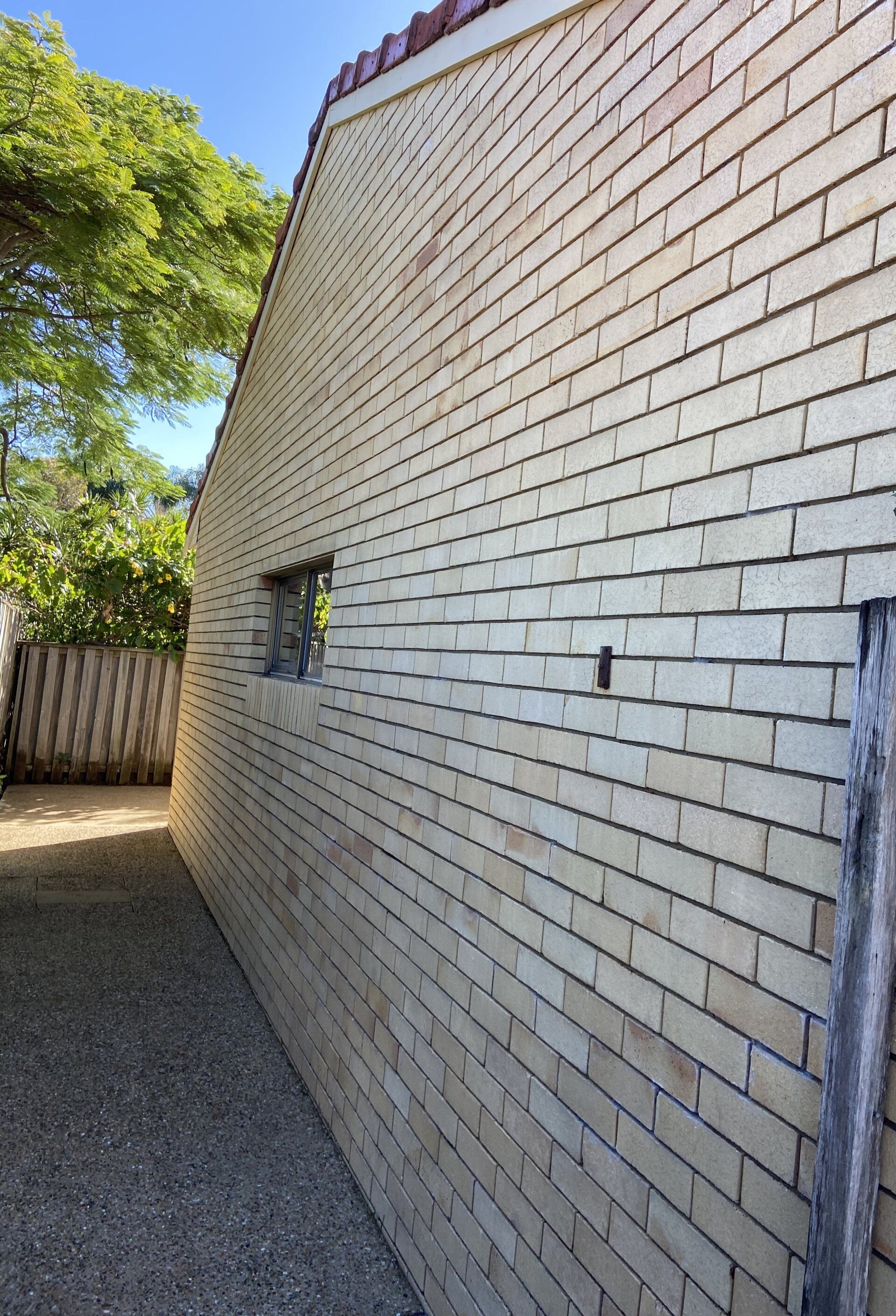 an image of a clean brick wall