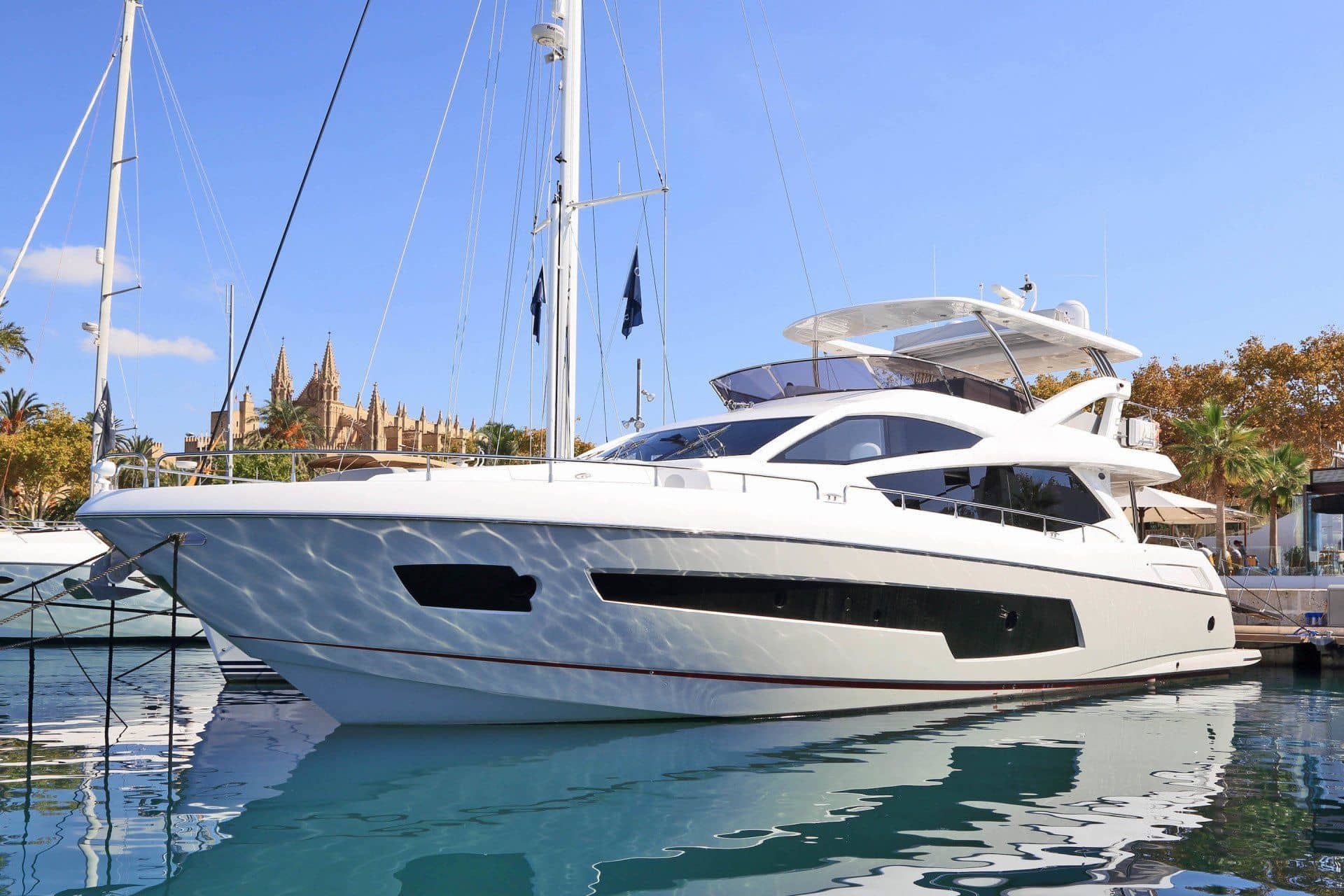 luxury yacht charter