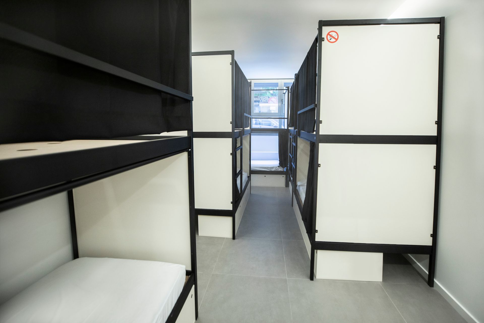 literas hostel myd la latina con ventana