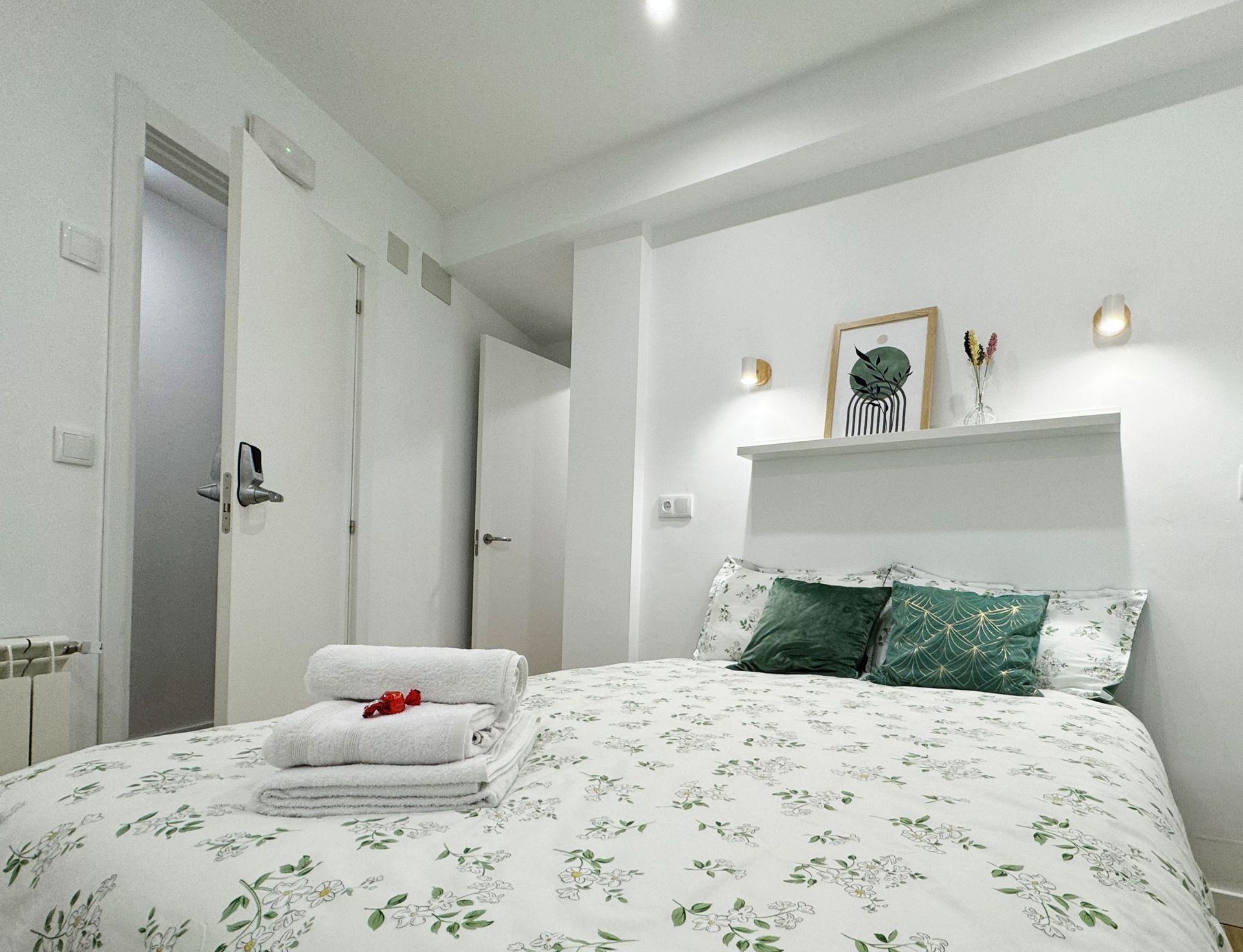Habitacion doble con cama de matrimonio.