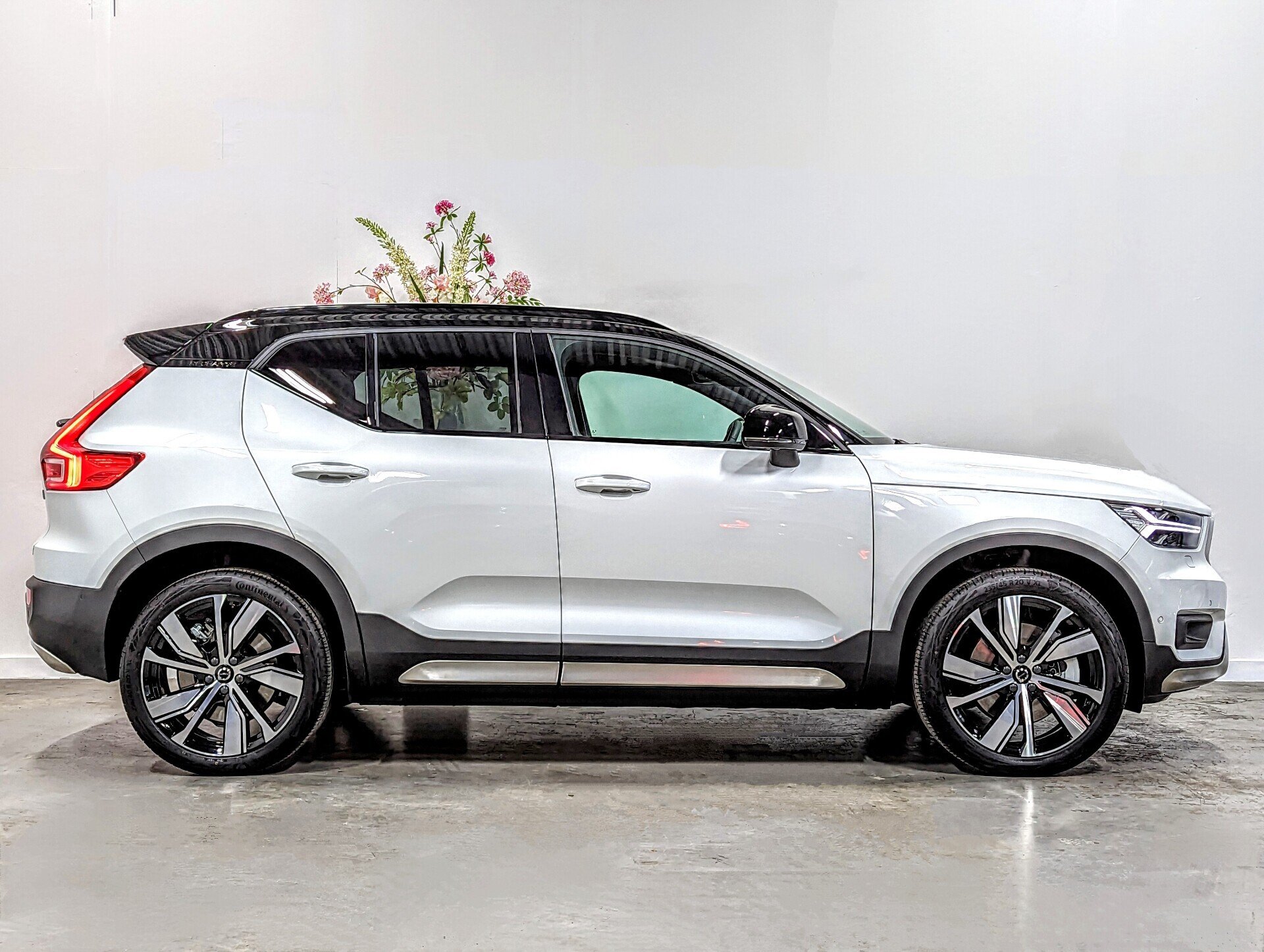 Volvo XC40 Recharge Single Motor FWD Pro Crystal White Pearl